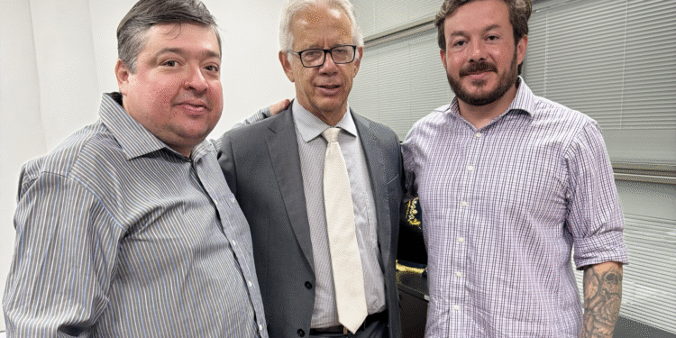 Deputado Edson Giriboni recebe Neto Soneca e Ricardo Tibúrcio no gabinete da ALESP em São Paulo