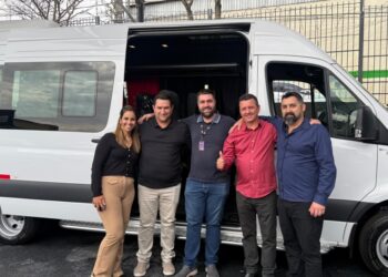 Itaporanga recebe nova van para transporte de pacientes com apoio de emenda parlamentar