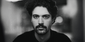 Retrato do diretor itarareense Matheo Fernandes, finalista do FilmLight Colour Awards 2025 com o filme PROLOGUE.