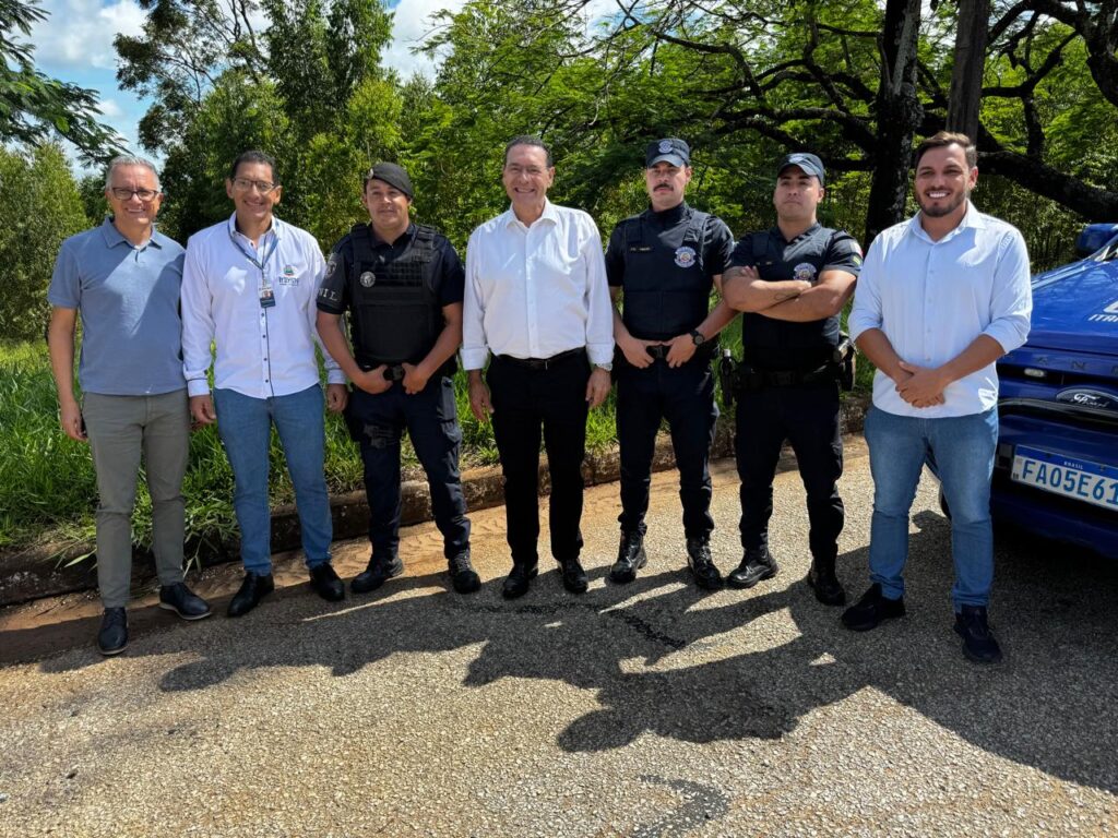 Vitor Lippi ao lado da Guarda Civil Municipal de Itararé em 2025