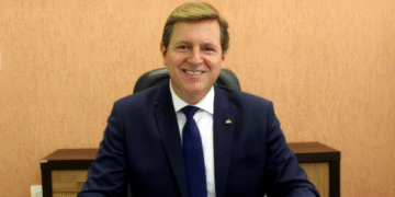 Imagem ilustrativa sobre a investigação da CEI da iluminação pública em Itararé envolvendo contrato da gestão Heliton do Valle.