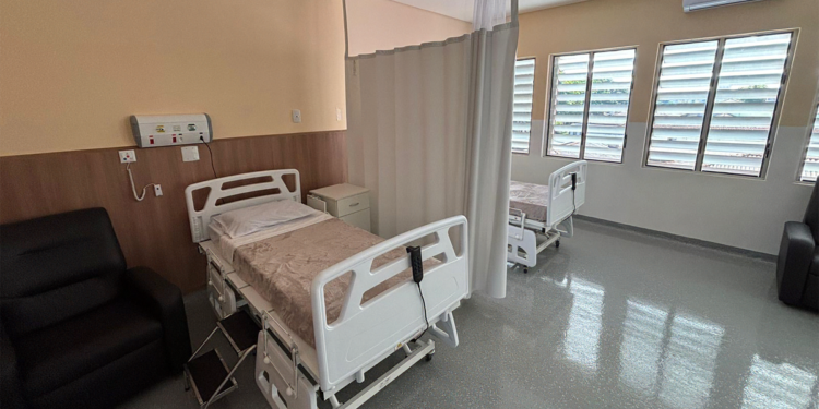 Quarto da nova ala de internação da Santa Casa de Itararé, ligado ao projeto Adote um Quarto.