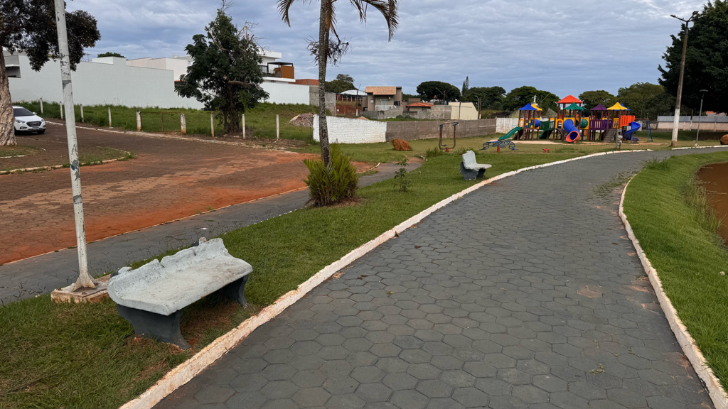 Praça dos Peixes virou símbolo da distância entre propaganda e realidade.