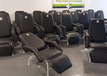Novas cadeiras e mobiliários adquiridos para o Posto 23 da Santa Casa de Itararé, nas alas SUS feminina e masculina.