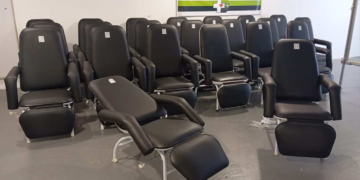 Novas cadeiras e mobiliários adquiridos para o Posto 23 da Santa Casa de Itararé, nas alas SUS feminina e masculina.