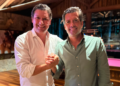 Jeferson Modesto, o JÉ, à esquerda, e Guilherme Mussi à direita, em encontro político no Sudoeste Paulista.