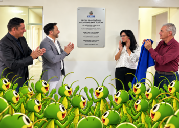 Montagem satírica com grilos diante de uma cena de inauguração do Centro Odontológico de Itararé
