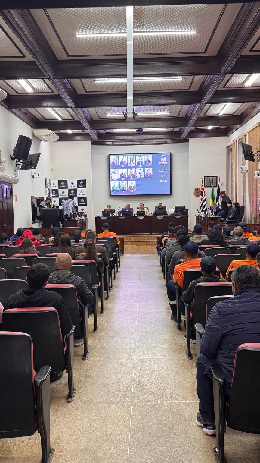 Público acompanha sessão da Câmara Municipal de Itararé
